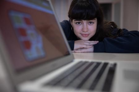 La joven, por fortuna, no ha sido nunca objeto de acoso escolar