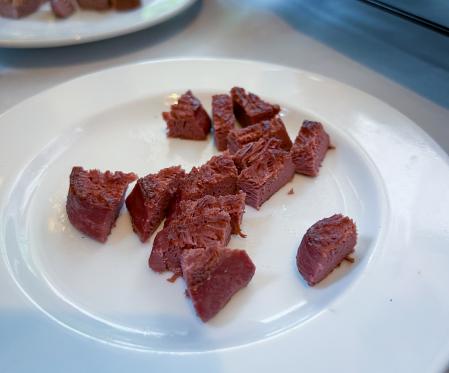 Carne impresa cortada