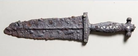 Apenas se han descubierto 4 dagas con el mismo tipo de empuñadura que la hallada en Suiza