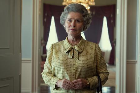 Imelda Staunton como la reina Isabel II.