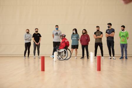 Ejercicios de movilidad en silla de ruedas.