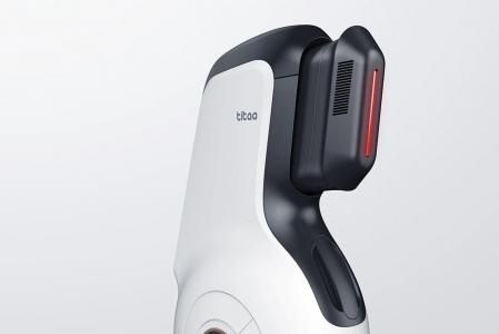 Titaa, el novedoso vehículo eléctrico mitad bici mitad monociclo.