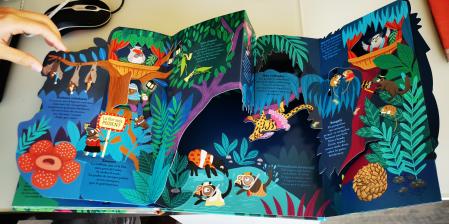 Detalle del libro 'Cases d'animals' ilustrado por Mariana Ruiz Johnson