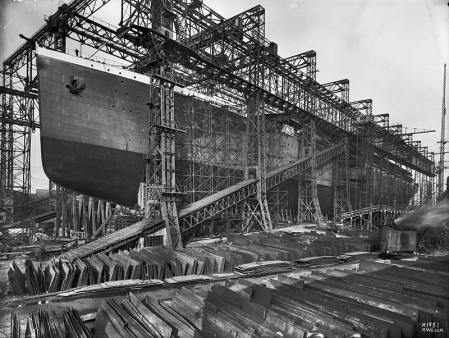 El Britannic en el pórtico de Harland & Wolff durante el final de su construcción, poco antes de su botadura, febrero de 1914.