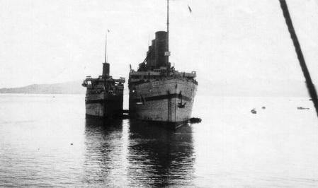 El Britannic fotografiado durante su estancia en el puerto de Moúdros, en octubre de 1916.