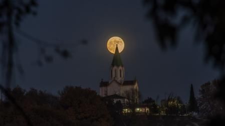 La Luna Llena del Castor en el santuario de Puig-Agut.