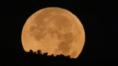La luna llena del Castor en Gavà.