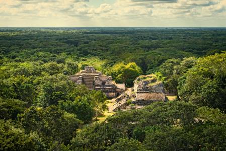 En Belice, la vegetación selvática rodea maravillas mayas como la zona arqueológica de Ek Balam&nbsp;