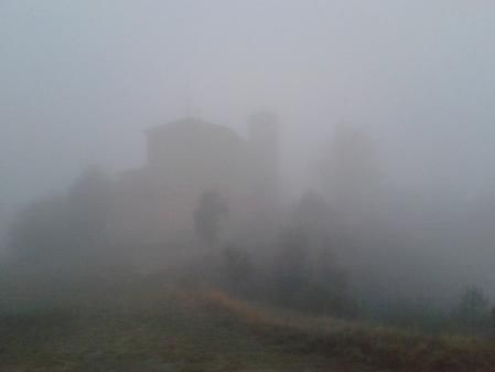 Iglesia en la niebla.