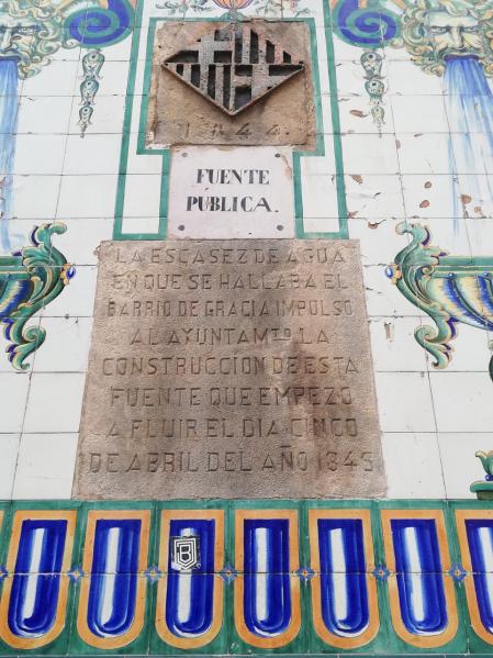 La fuente de los mosaicos de Travessera de Gràcia.
