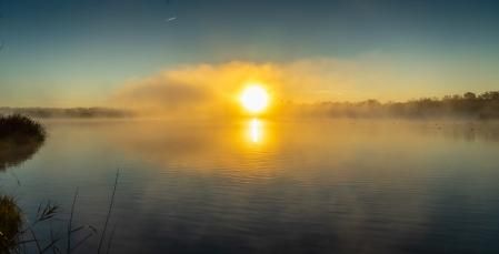 Amanecer en el lago de Banyoles.