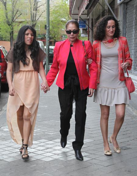 CHABELITA PANTOJA JUNTO A SU MADRE LA CANTANTE ISABEL PANTOJA Y DULCE DELAPIEDRA  DURANTE EL DIA DE SU CONFIRMACION
21/04/2012
MADRID