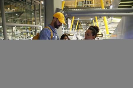 Chabelita Pantoja junto a Ashraf Beno , Dulce Delapiedra y su hijo Alberto Isla Pantoja en el aeropuerto de Madrid 02/11/2019