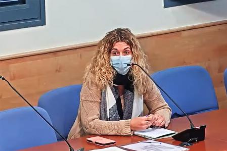 Maria José Cano, concejal de Educació, durante la Audiencia Pública en Llavaneres