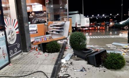 El exterior de la gasolinera arrasada por un tornado
