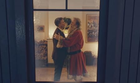 El nuevo anuncio gira en torno a la relación de Papá Noel con un hombre llamado Harry.