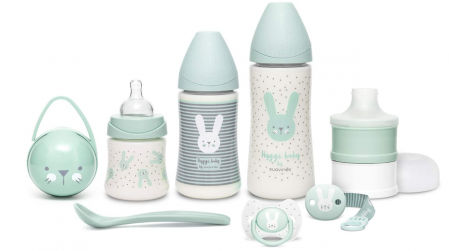 Set de biberones, dosificador de leche, chupete fisiológico y otros accesorios