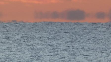 Barcos voladores frente a la costa de Barcelona generados por la Fata Morgana.