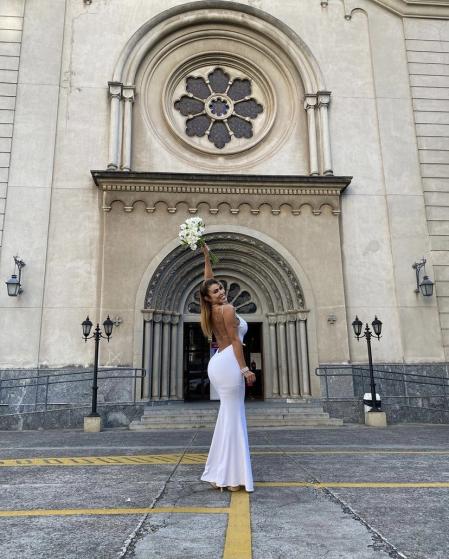 La 'influencer' brasileña ha animado durante meses a otras mujeres a "exaltar su autoestima" pasando por el altar solas