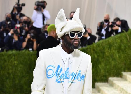 Abloh, a su llegada a la Met Gala de este año en el Museo Metropolitano de Nueva York,