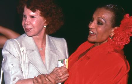 Con la duquesa de Alba, una de sus buenas amigas.