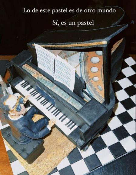 La tarta era personalizada para Risto