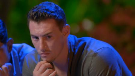 Álvaro observaba atentamente las imágenes de Rosario y Suso.