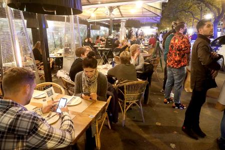 Las terrazas de la Plaça Reail de Barcelona durante el pasado viernes 12 de noviembre.