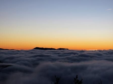 Mar de niebla visto desde el santuario de Bellmunt.