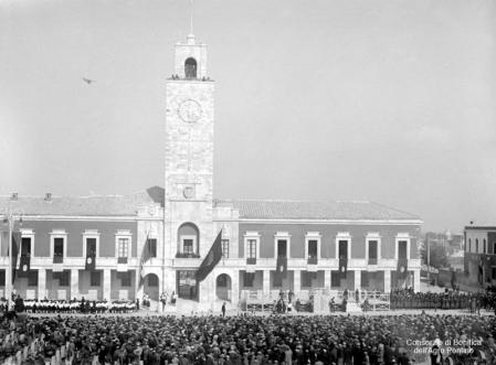 Inauguración de la ciudad de Littoria, fundada por Mussolini en 1932.