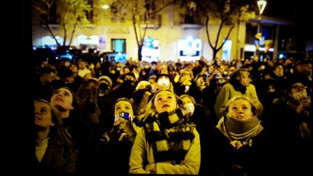 Numeroso público siguió el encendido de la estrella de la torre de Maria
