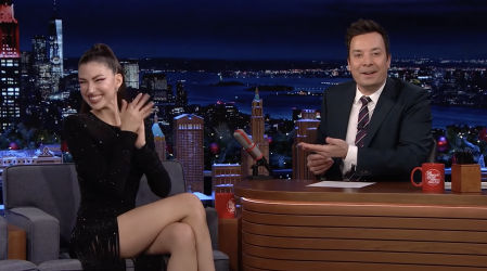 Úrsula Corberó con el presentador Jimmy Fallon