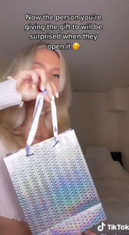 Probablemente has estado usando las bolsas de regalo mal toda tu vida y no lo sabías