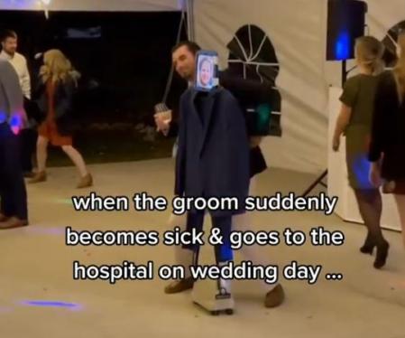 Los invitados bailaban con él