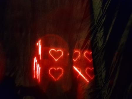 Montaje artístico navideño en el claustro del antiguo convento del Carme de Olot.