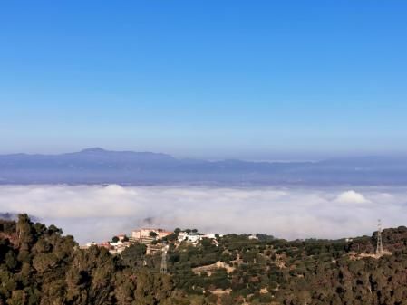Mar de nubes cubriendo la Plana vallesana.