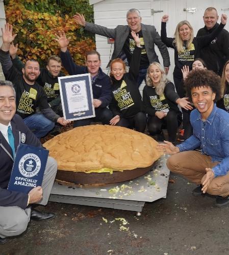 Los trabajadores de Finnebrogue Artisan celebrando el Record Guinness