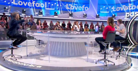 La complicidad entre Roberto Leal y Orestes hizo reír a los presentes en el plató de 'Pasapalabra'