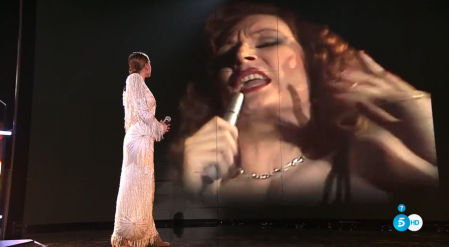 Anabel Dueñas y Rocío Jurado cantan 'juntas' en 'Sálvame'