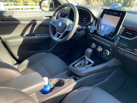 La gran pantalla del salpicadero, tipo tablet, es fácil e intuitiva de utilizar 