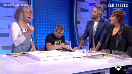 'Lego Masters': Sandra explica a Eva Hache y Roberto Leal su vida como mujer transexual