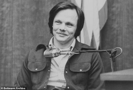 Bittaker sonríe durante el juicio