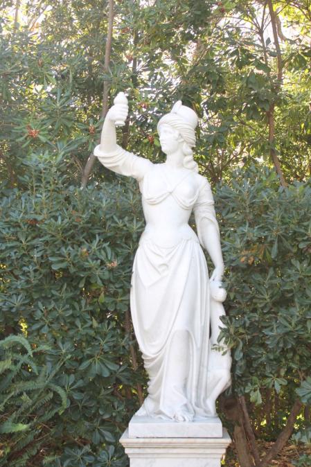 Escultura de los Jardines de la Tamarita.