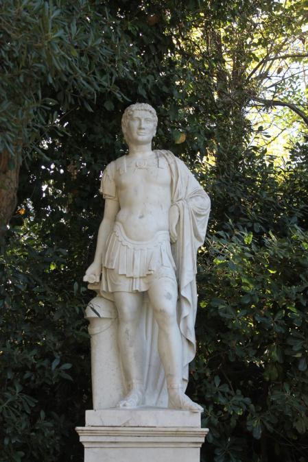 Escultura de los Jardines de la Tamarita.