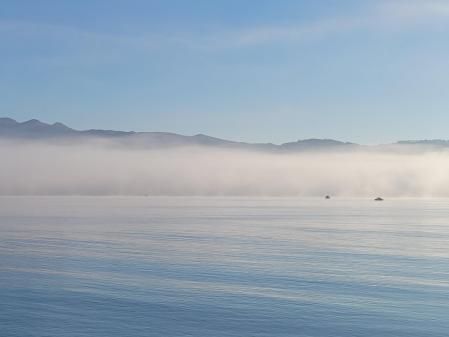Roses desaparece entre las nubes bajas.