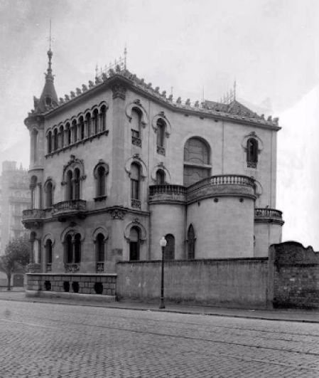 Vista lateral de la Casa Pérez Samanillo.