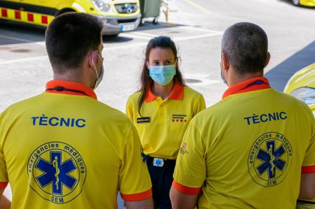 Uno de los equipos del SEM, formado por una psicóloga y dos técnicos, colabora con los Mossos en los accidentes con víctimas mortales 