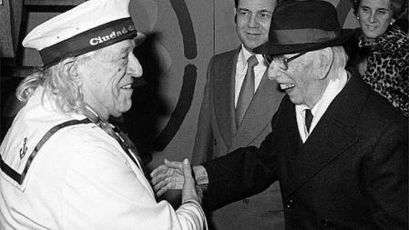 Rafael Alberti y José María Pemán en el Carnaval de Cádiz de 1981