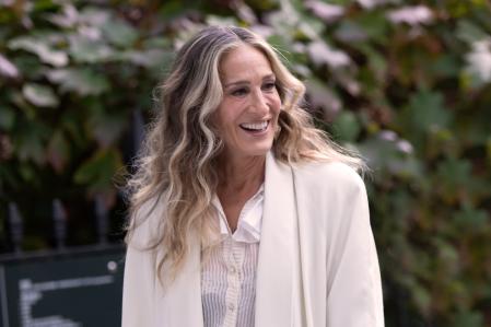 Carrie Bradshaw (Sarah Jessica Parker) durante el rodaje de 'And Just Like That...'