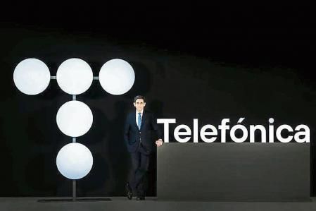 José María Álvarez- Pallete ante el nuevo logo de Telefónica
